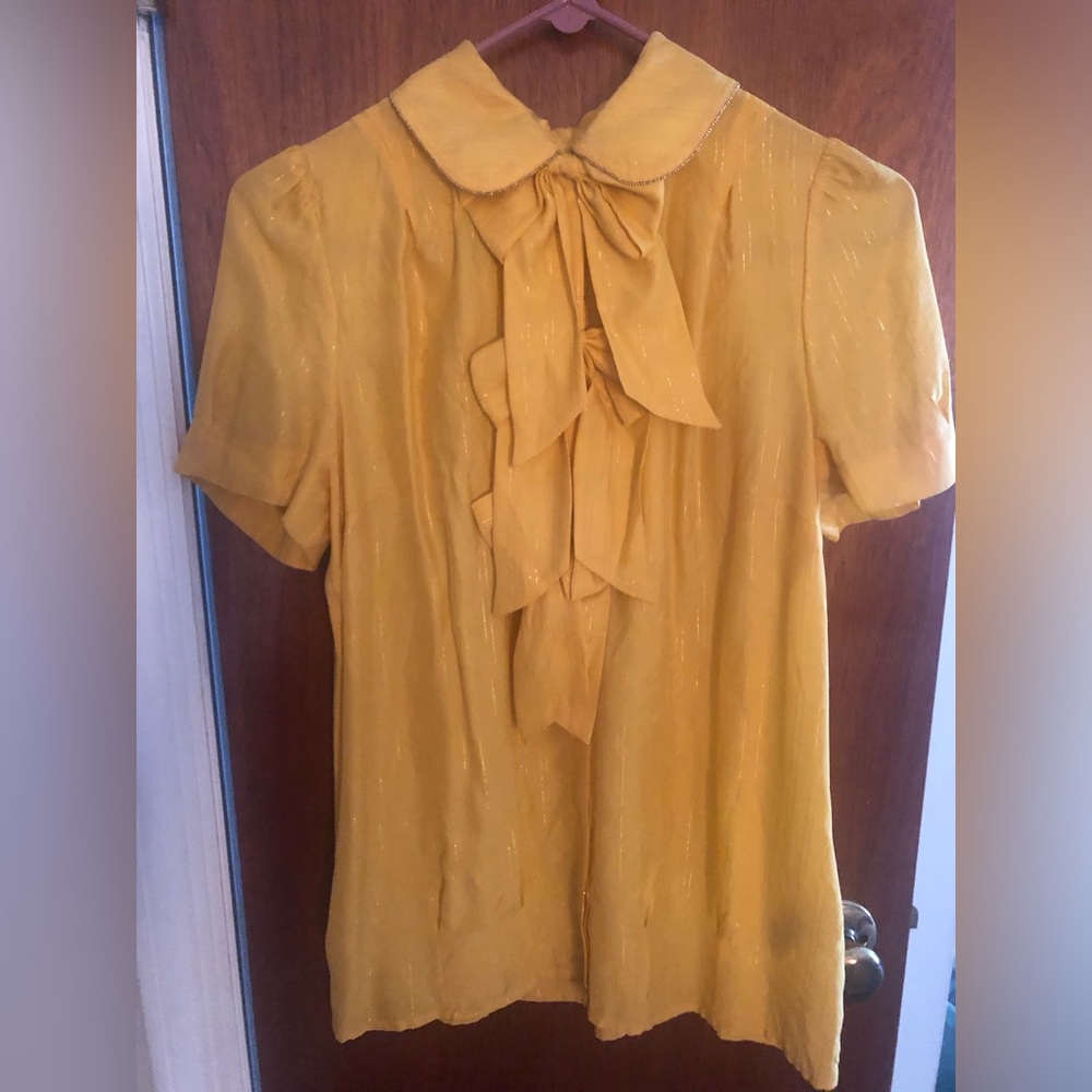 Juicy Couture yellow silk and cotton short sleeved blouse with bows. Size 4.